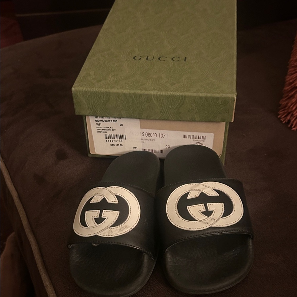 Gucci Black and White Logo Slides
